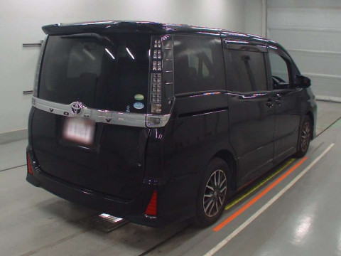 2014 Toyota Voxy ZRR80W[1]