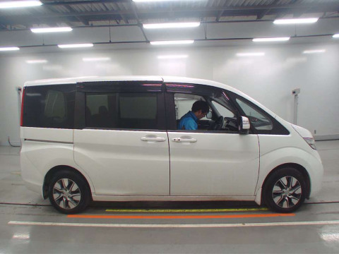 2015 Honda Step WGN RP2[2]