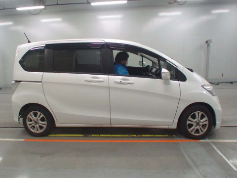 2014 Honda Freed GB3[2]