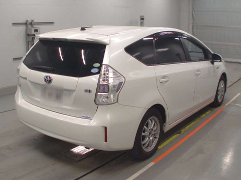 2013 Toyota Prius alpha ZVW40W[1]