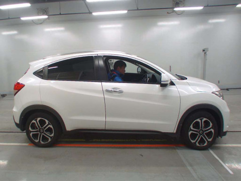 2015 Honda VEZEL RU1[2]