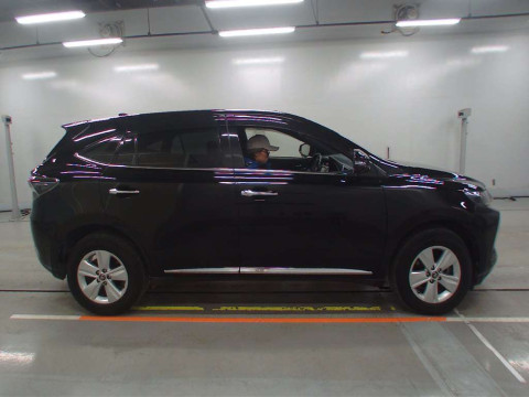 2015 Toyota Harrier ZSU60W[2]