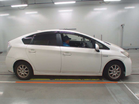 2013 Toyota Prius ZVW30[2]