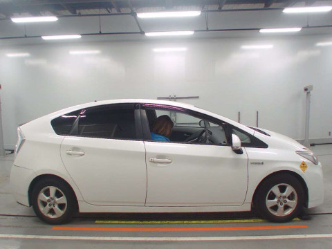 2010 Toyota Prius ZVW30[2]