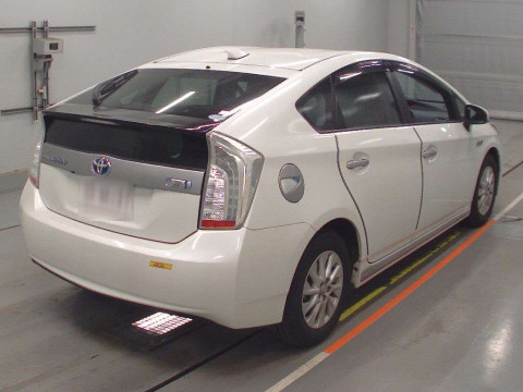 2015 Toyota Prius PHV ZVW35[1]