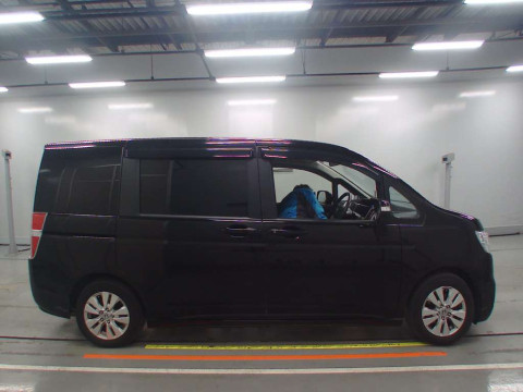 2012 Honda Step WGN RK1[2]