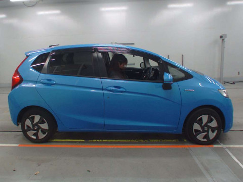 2015 Honda Fit Hybrid GP5[2]