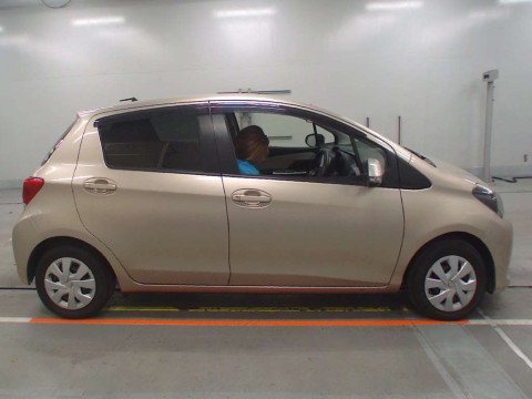 2014 Toyota Vitz KSP130[2]