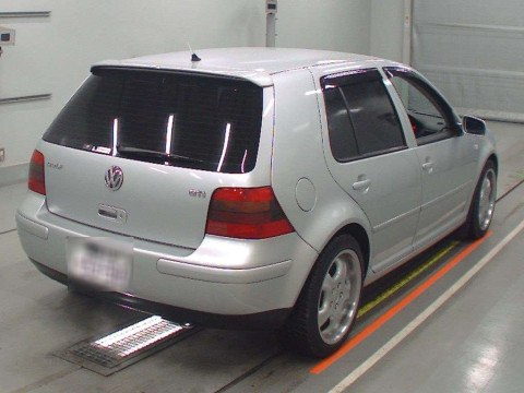 2003 Volkswagen Golf 1JAUM[1]