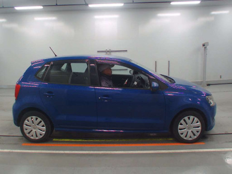 2010 Volkswagen Polo 6RCBZ[2]