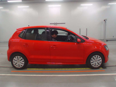 2013 Volkswagen Polo 6RCBZ[2]