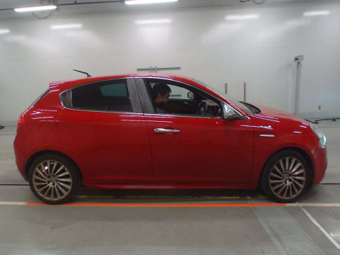 2014 Alfa Romeo Giulietta 940141[2]