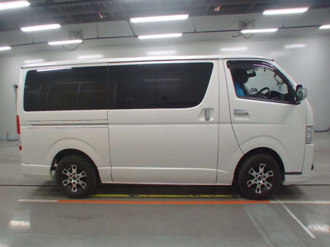 2016 Toyota Hiace Van KDH201V[2]