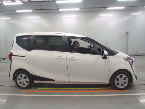 2021 Toyota Sienta NHP170G[2]