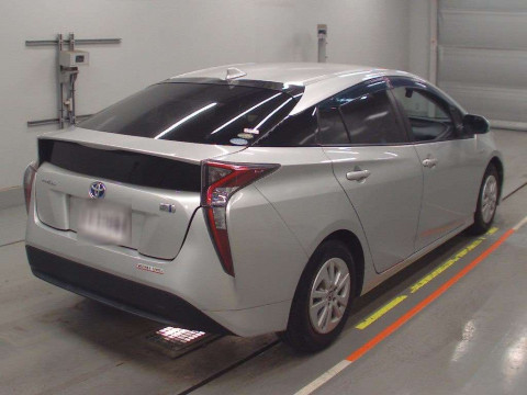 2016 Toyota Prius ZVW51[1]