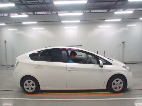 2010 Toyota Prius ZVW30[2]