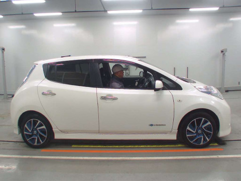 2014 Nissan Leaf AZE0[2]