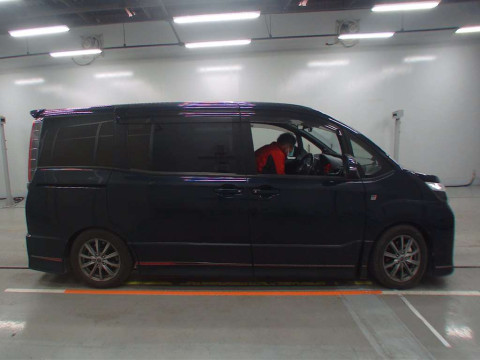 2017 Toyota Noah ZRR80W[2]