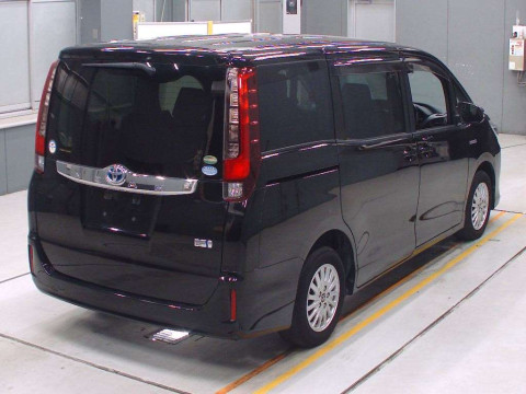 2016 Toyota Noah ZWR80G[1]