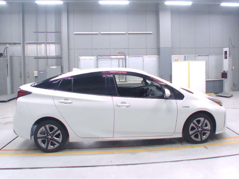 2020 Toyota Prius ZVW51[2]