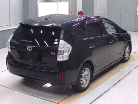 2014 Toyota Prius alpha ZVW41W[1]