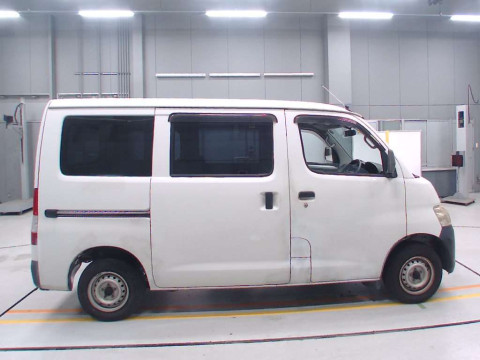 2011 Toyota Townace Van S412M[2]