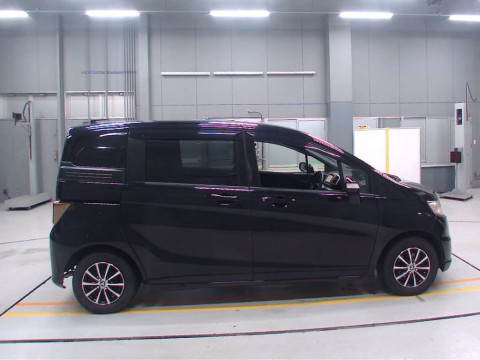 2012 Honda Freed Spike GB3[2]