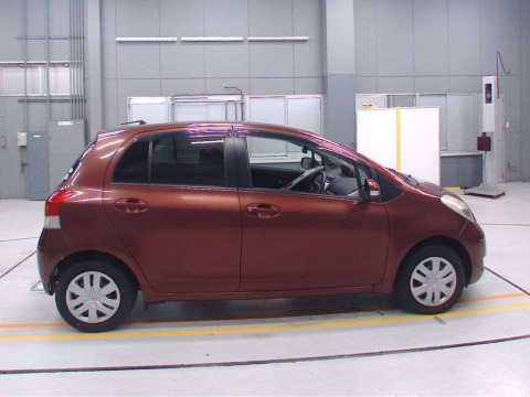 2010 Toyota Vitz SCP90[2]