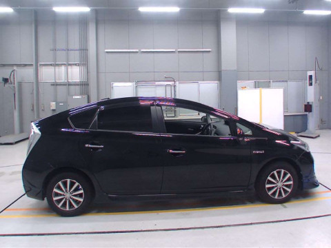 2015 Toyota Prius ZVW30[2]