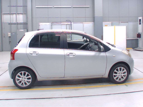 2005 Toyota Vitz SCP90[2]