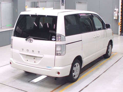 2005 Toyota Voxy AZR60G[1]