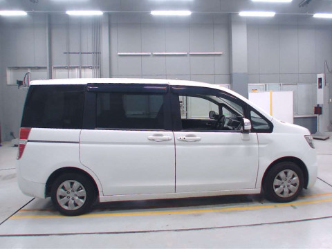 2014 Honda Step WGN RK1[2]