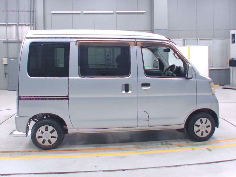 2010 Daihatsu Hijet Cargo S331V[2]