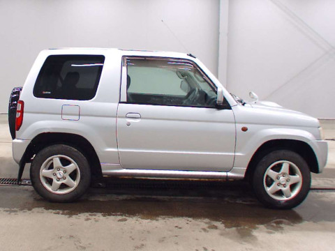 2011 Mitsubishi Pajero Mini H58A[2]