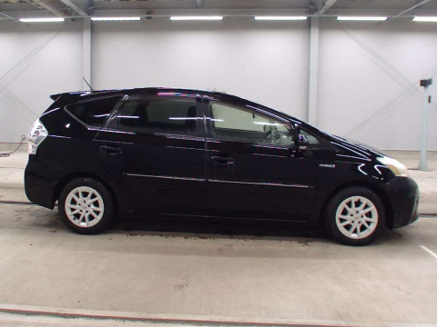 2012 Toyota Prius alpha ZVW41W[2]