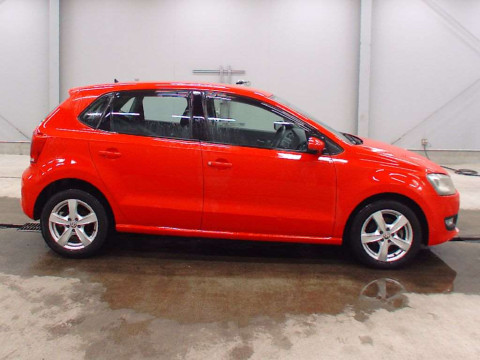 2011 Volkswagen Polo 6RCBZ[2]