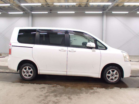 2009 Toyota Noah ZRR75G[2]