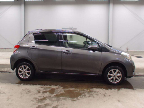 2012 Toyota Vitz NSP135[2]