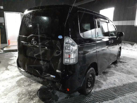 2012 Toyota Voxy ZRR75G[1]