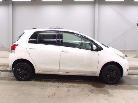 2009 Toyota Vitz NCP95[2]