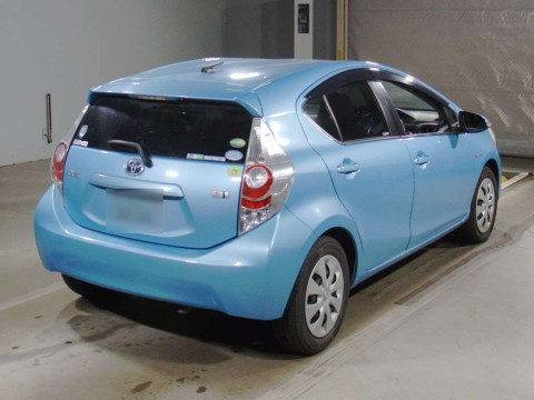 2012 Toyota Aqua NHP10[1]