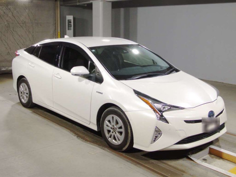 2018 Toyota Prius ZVW50[2]