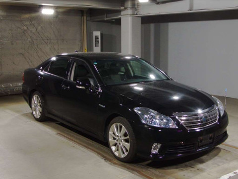 2011 Toyota Crown Hybrid GWS204[2]