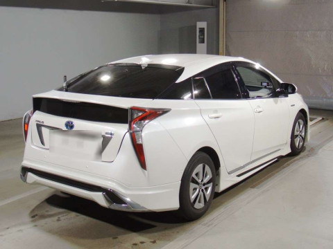 2016 Toyota Prius ZVW51[1]