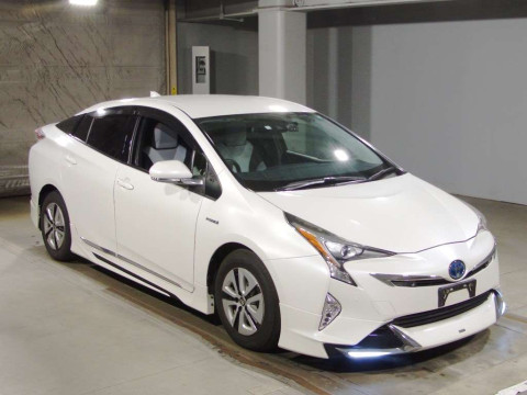 2016 Toyota Prius ZVW51[2]