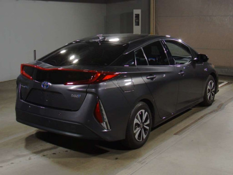 2017 Toyota Prius PHV ZVW52[1]