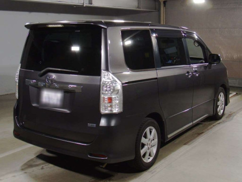 2012 Toyota Voxy ZRR70W[1]