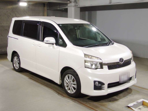 2011 Toyota Voxy ZRR70W[2]