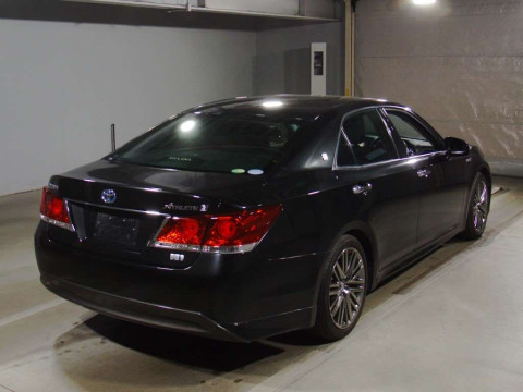 2013 Toyota Crown Hybrid AWS210[1]