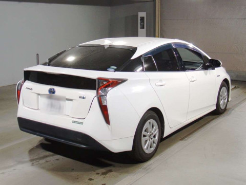 2017 Toyota Prius ZVW50[1]